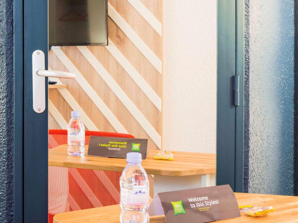 ホテル Ibis Styles Rouen Val De Reuil Val-de-Reuil エクステリア 写真